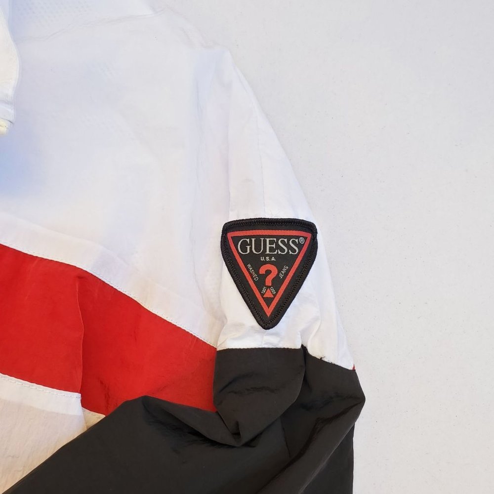New GUESS Men's Sporty Triangle Logo Windbreaker - Picture 8 of 9